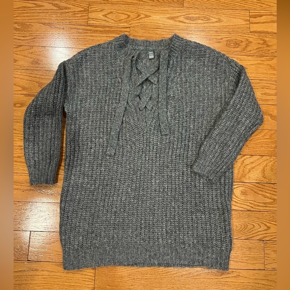 Women’s Aerie Chunky Knitted V-Neck Lace Up Sweater - Picture 8 of 8